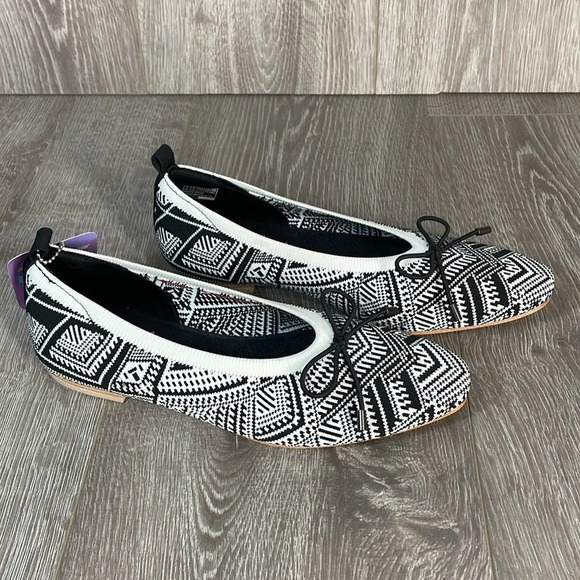 NWT Skechers Air Cooled Memory Foam Cleo Knit Skimmer Flats Black and Wh… - Picture 3 of 16